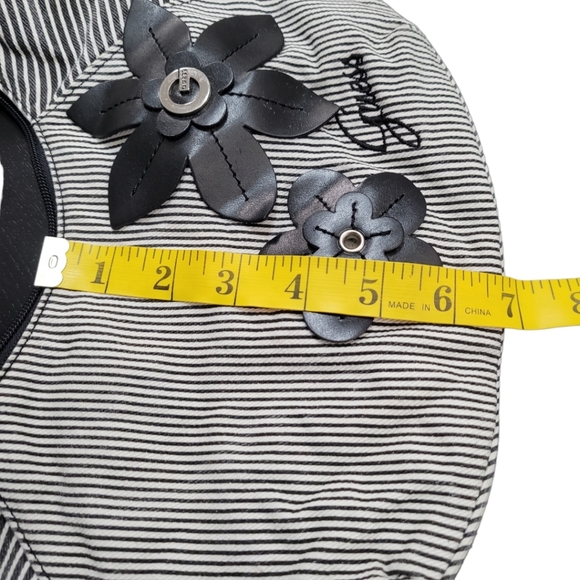 👜 Vintage Guess Canvas Stripes w/ Leather Floral Bag - Picture 6 of 7